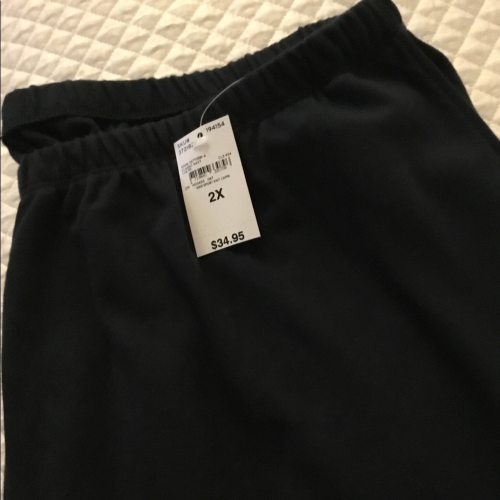 Classic Navy Capri